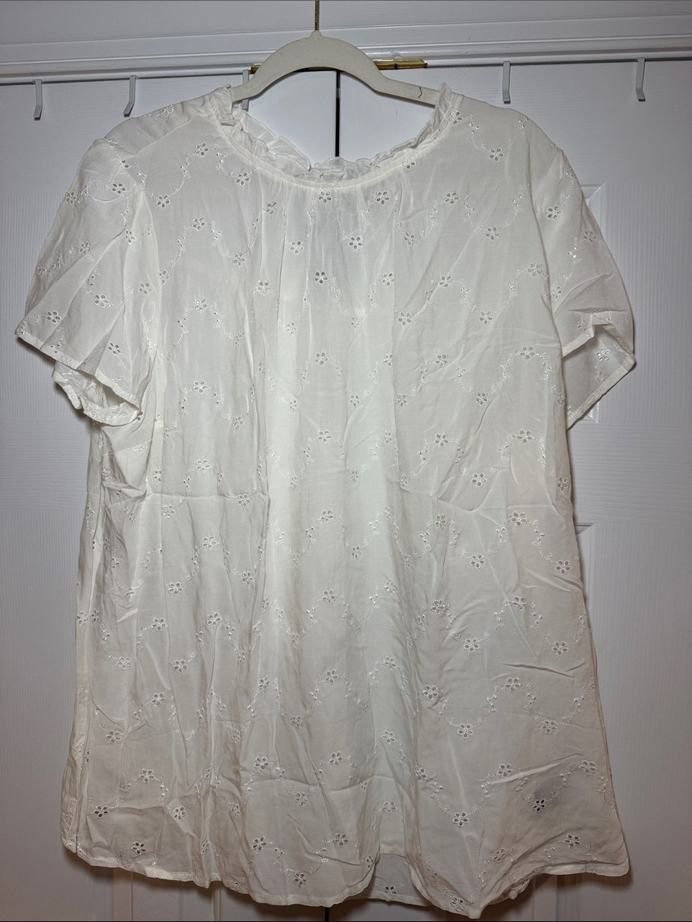 Torrid White Eyelet Short Sleeve Tunic Blouse